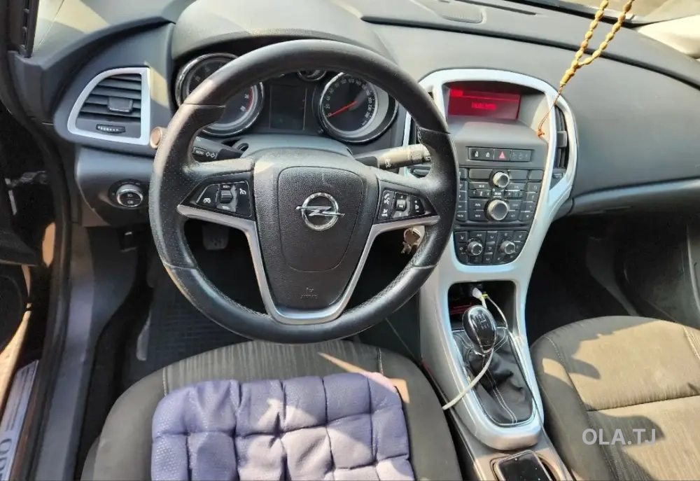 Opel Astra J,  2010