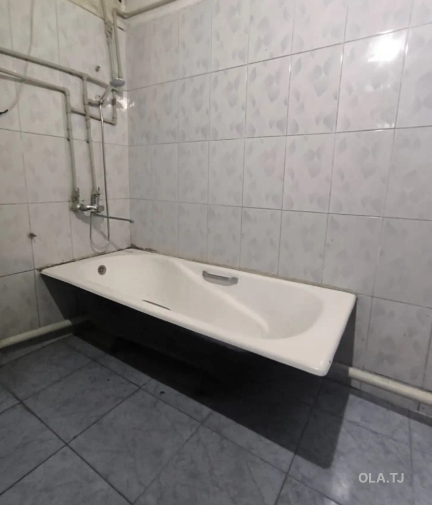 Комната в 6 комнатной квартире, 6/,