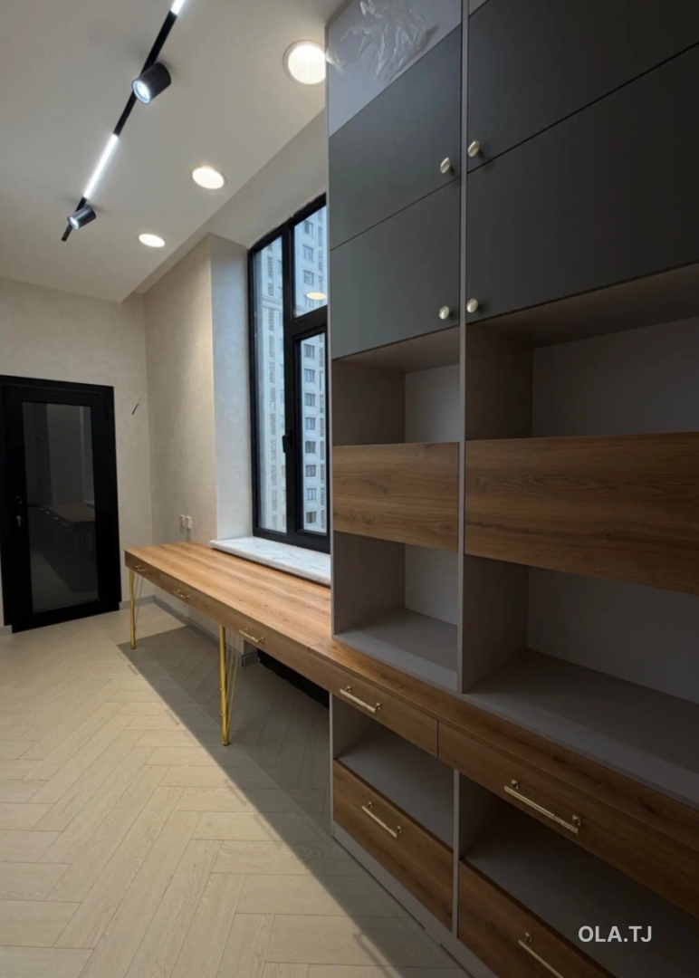 4 комнатная квартира, 7, 140 м²