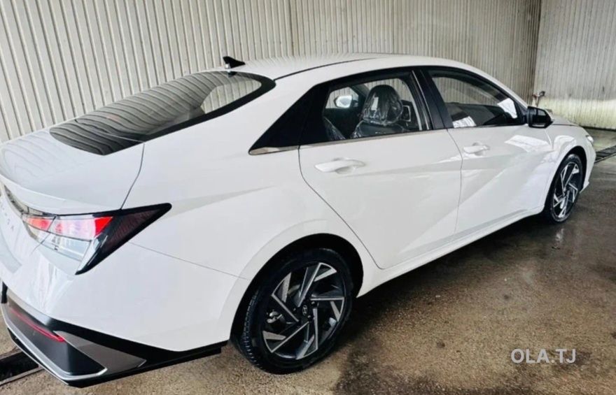 Hyundai Elantra,  2024