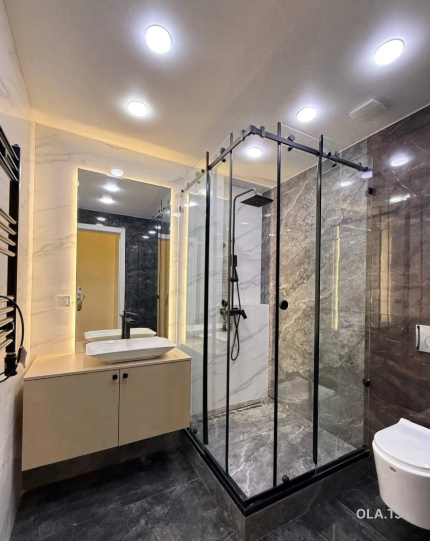 4 комнатная квартира, 3, 215 м²