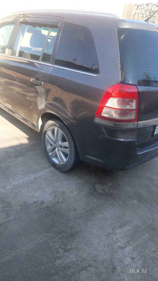 Opel Zafira,  2010