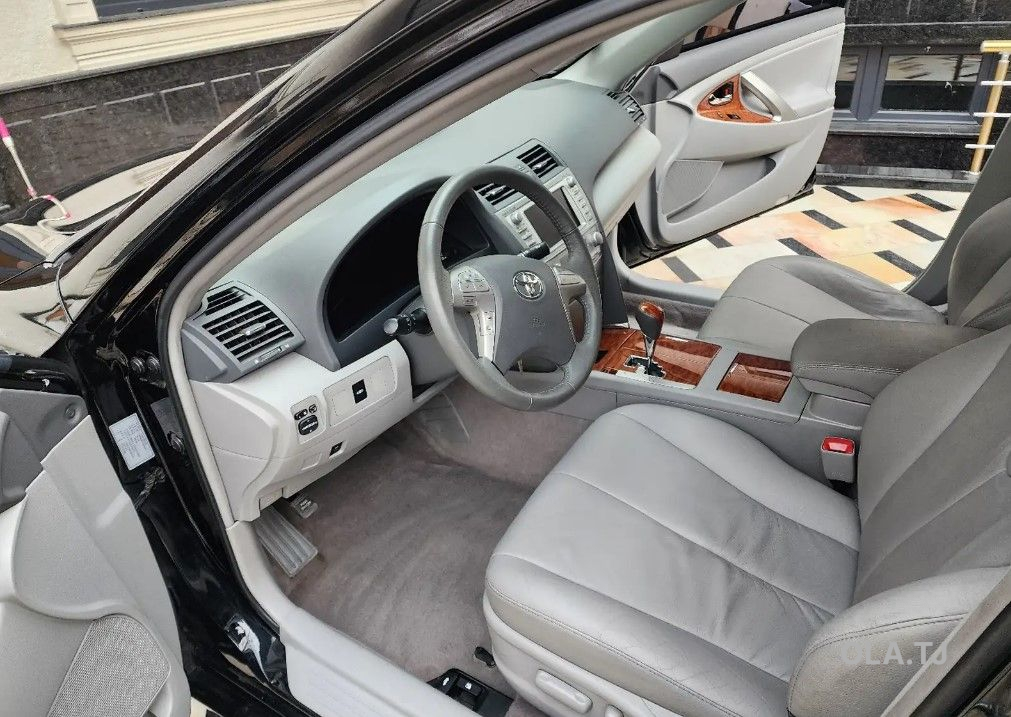 Toyota Camry,  2010