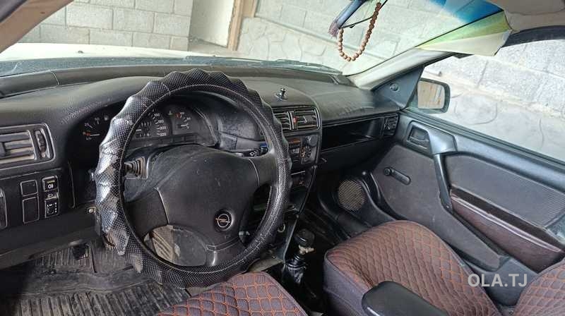 Opel Vectra A,  1991