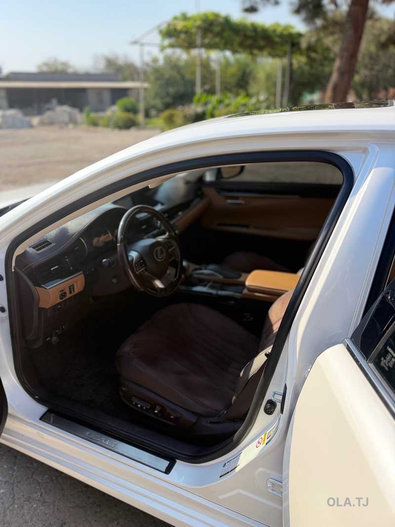 Lexus ES,  2017
