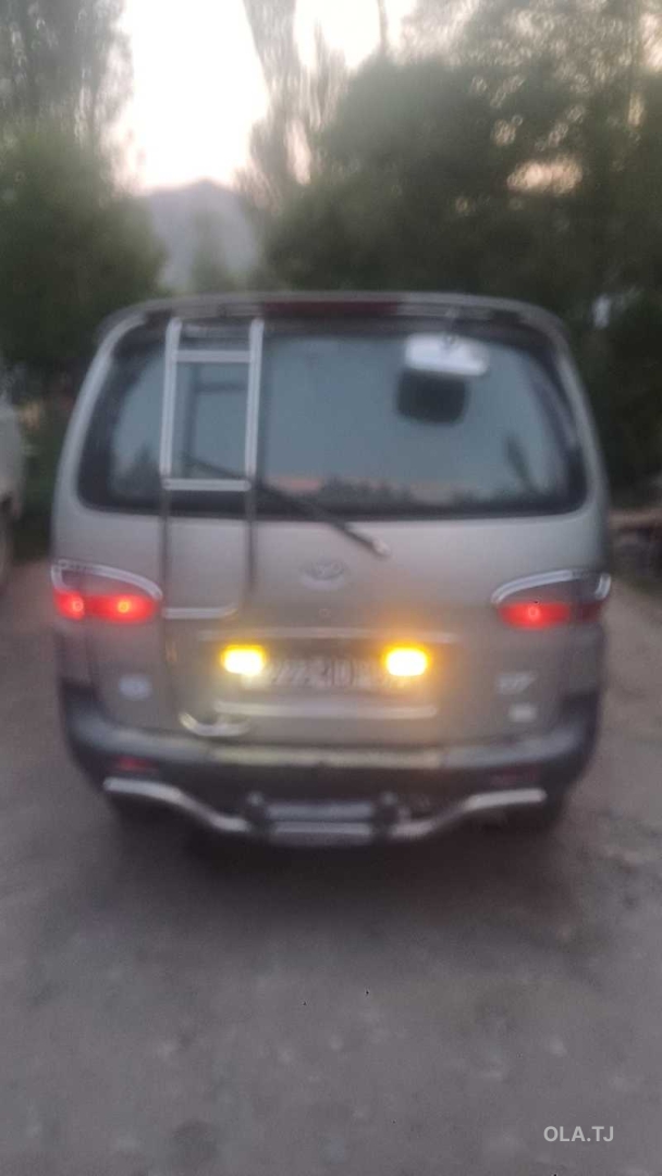 Микроавтобус Hyundai Starex 2002