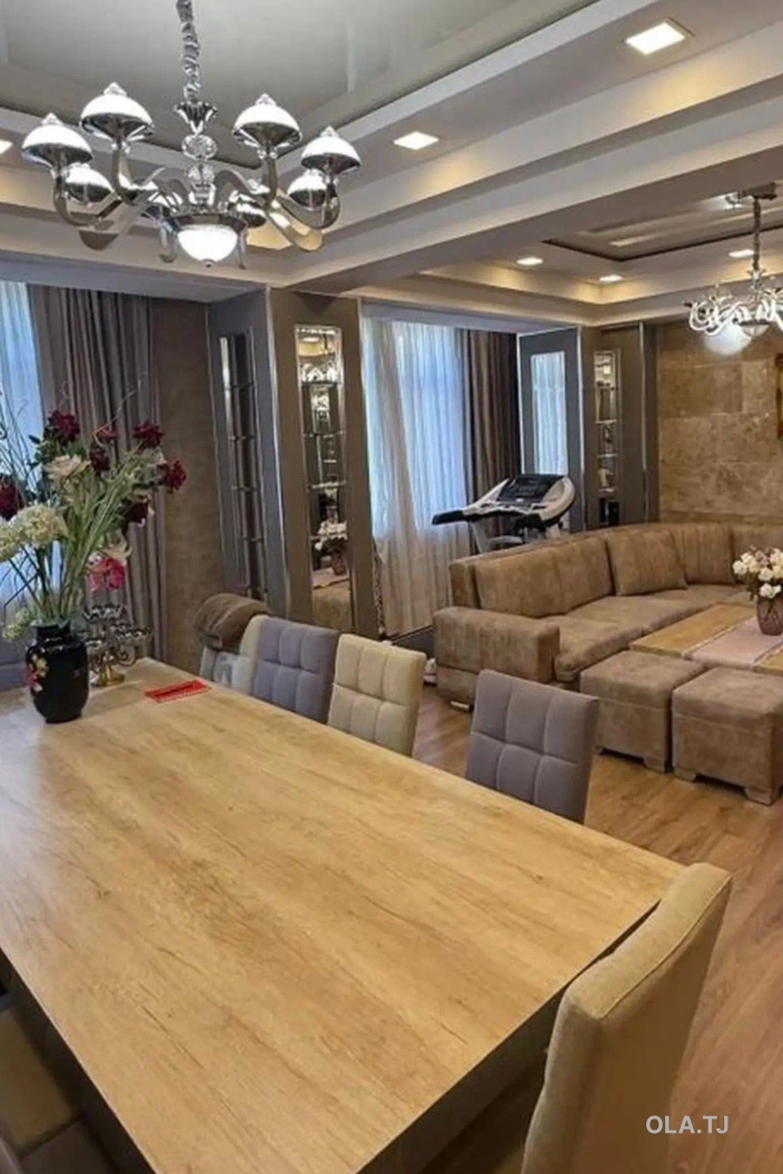 4 комнатная квартира, 5 этаж, 200 м²