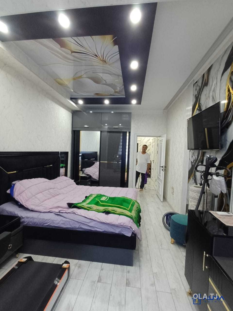 4 комнатная квартира, 2, 100 м²