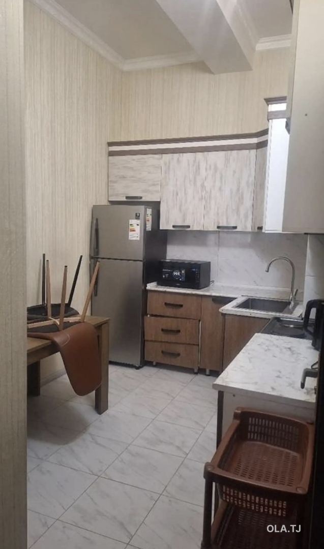 3 комнатная квартира, Цокольный этаж, 98 м²