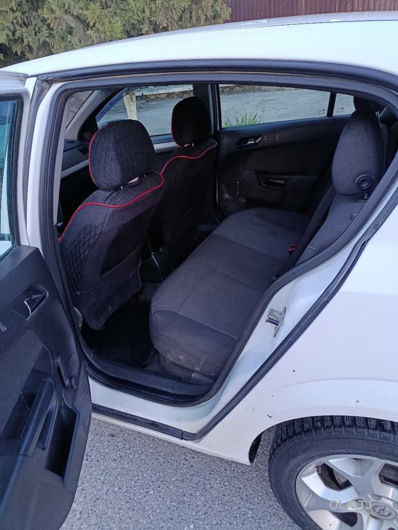 Opel Astra H,  2011