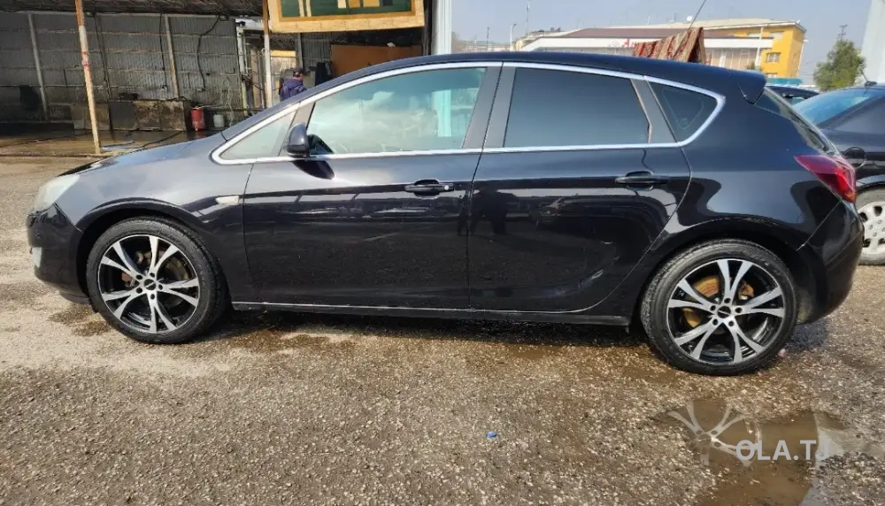 Opel Astra J,  2010
