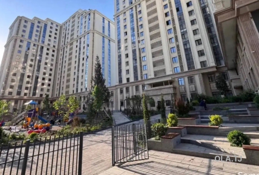 4 комнатная квартира, 14, 142 м²