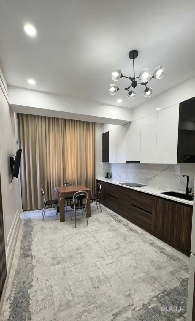 3 комнатная квартира, 17 этаж, 130 м²