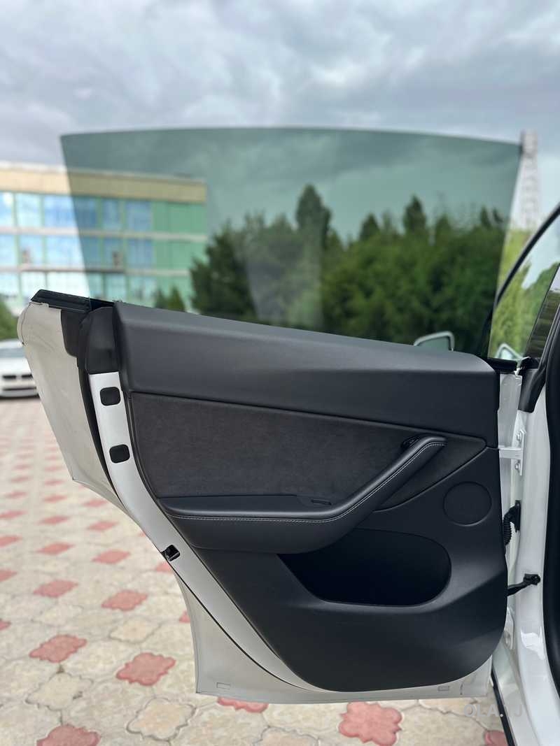 Tesla Model Y,  2022