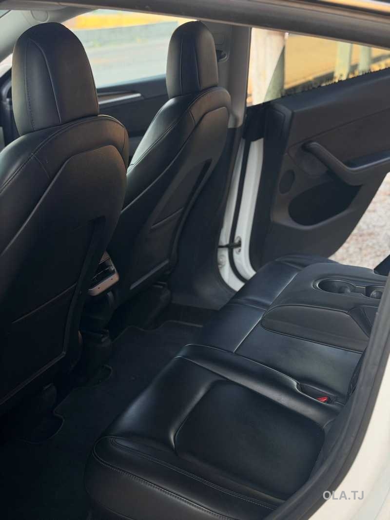 Tesla Model Y,  2021