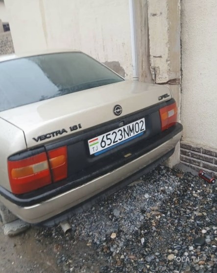 Opel Vectra A,  1988