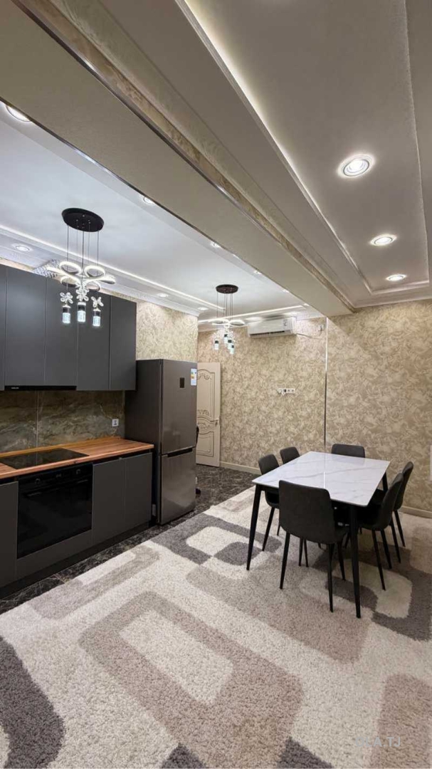 2 комнатная квартира, 8 этаж, 90 м²