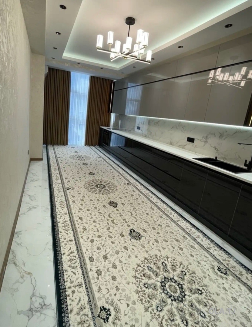 4 комнатная квартира, 14, 218 м²