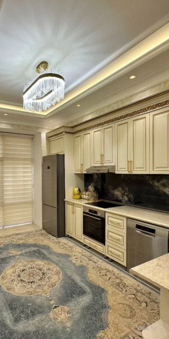 4 комнатная квартира, 5, 145 м²