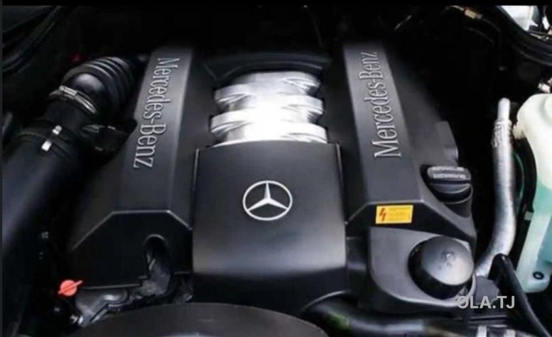Крышка двигателя от Mercedes Benz