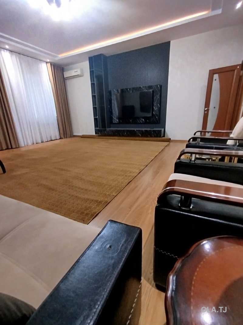 3 комнатная квартира, 3 этаж, 160 м²