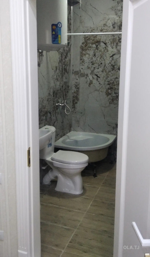 Комната в 4 комнатной квартире, Цокольный/,