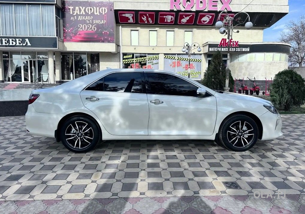 Toyota Camry,  2017