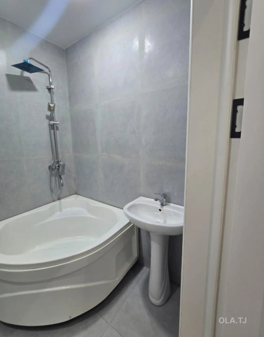 4 комнатная квартира, 6, 100 м²