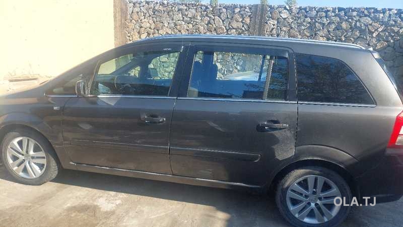 Opel Zafira,  2010