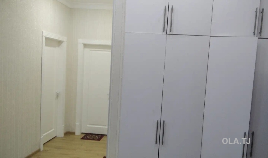 Комната в 4 комнатной квартире, Цокольный/,