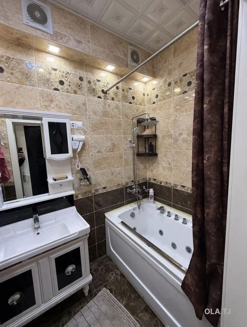 3 комнатная квартира, 8 этаж, 140 м²