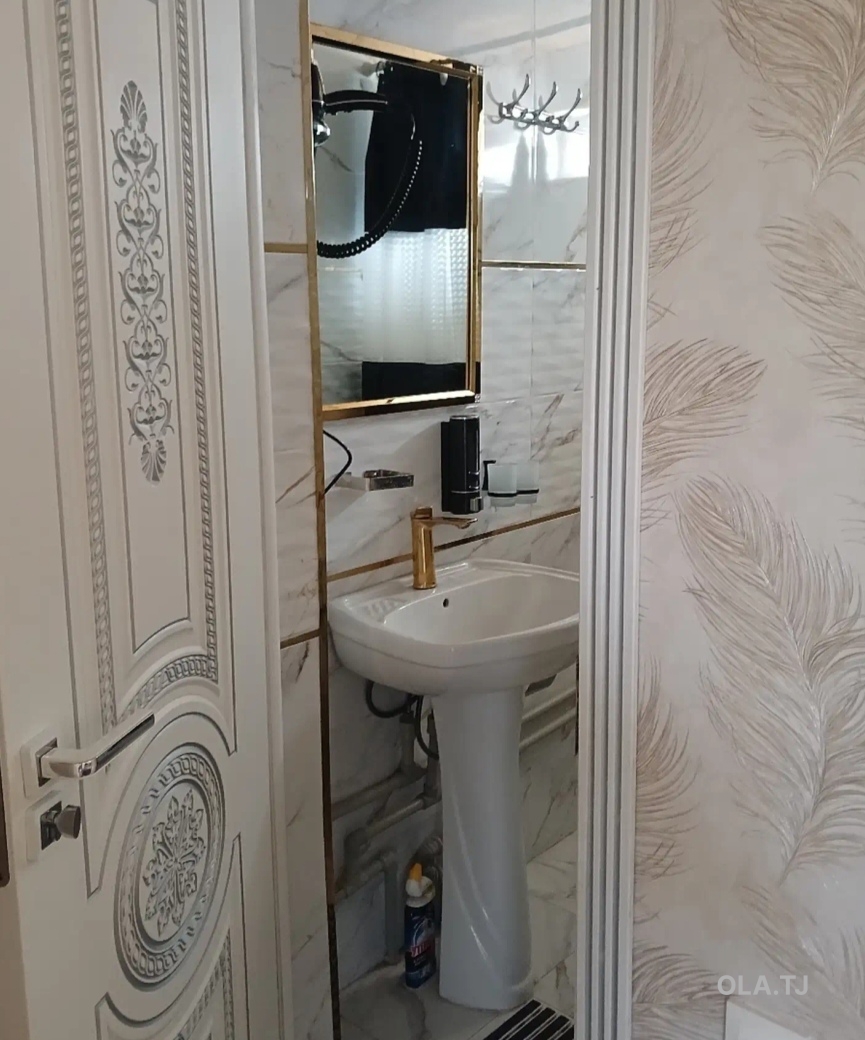 6 комнатная квартира, 2 этаж, 300 м²