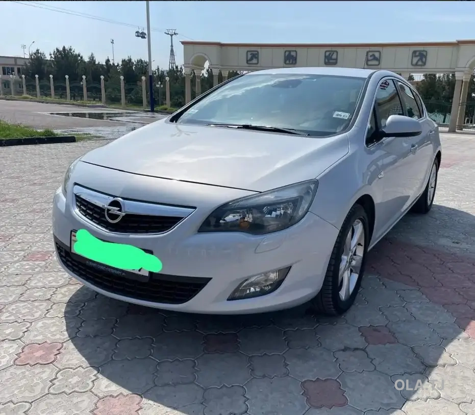 Opel Astra J,  2012