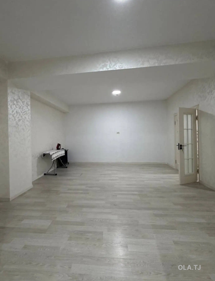 4 комнатная квартира, 15, 93 м²