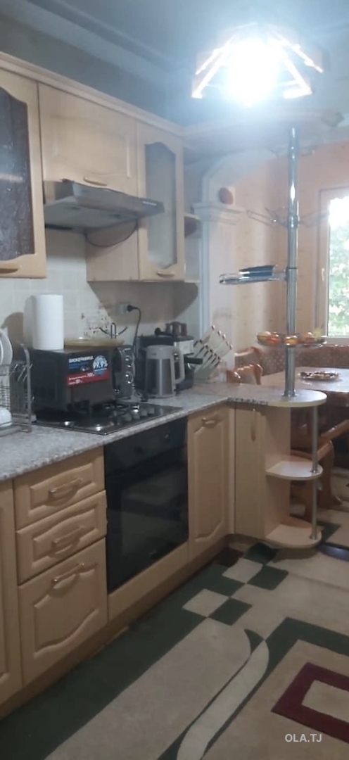3 комнатная квартира, 2 этаж, 80 м²