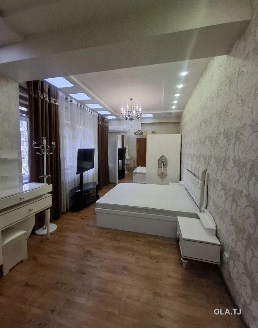 3 комнатная квартира, 3 этаж, 136 м²