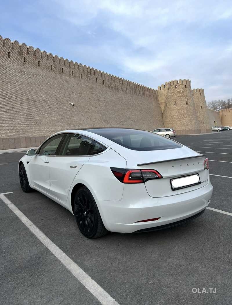 Tesla Model 3,  2021