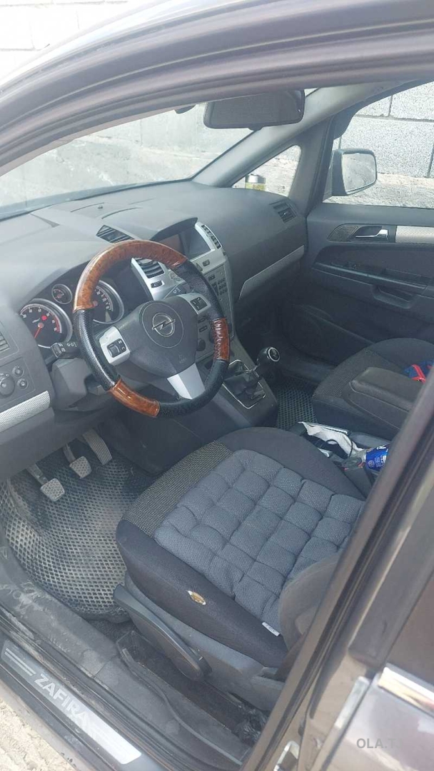 Opel Zafira,  2010