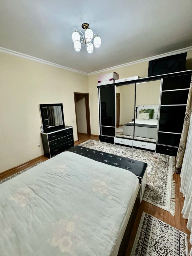 4 комнатная квартира, 5, 210 м²