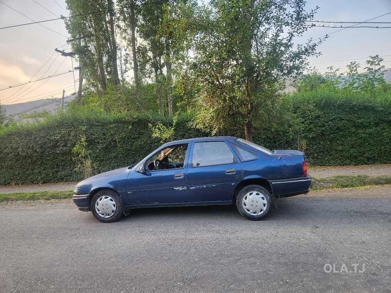 Opel Vectra A,  1989