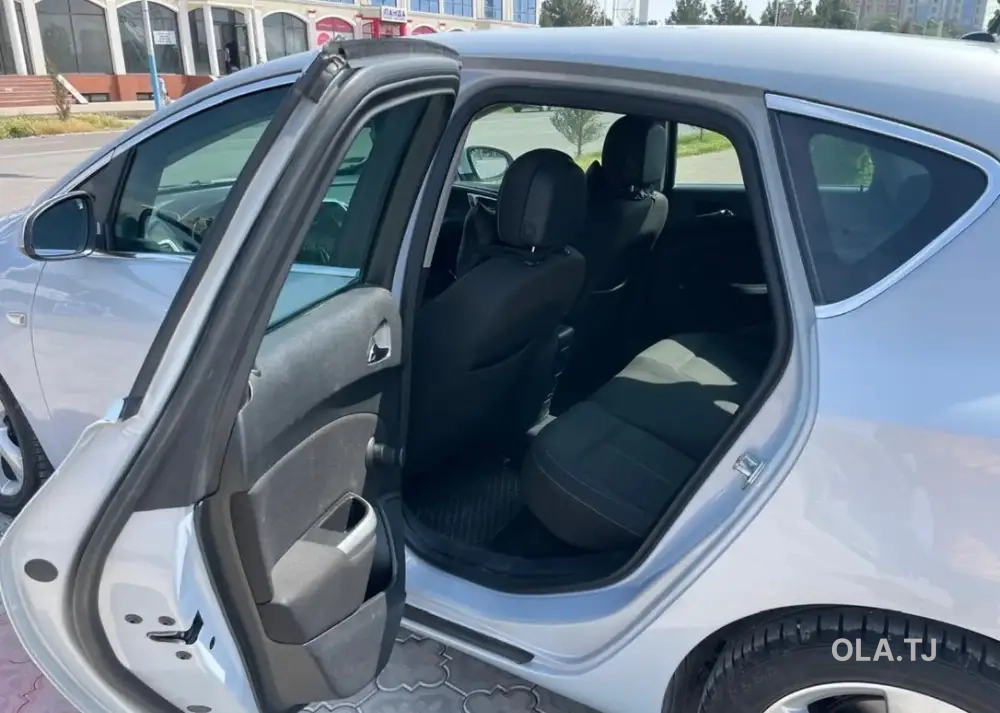Opel Astra J,  2012