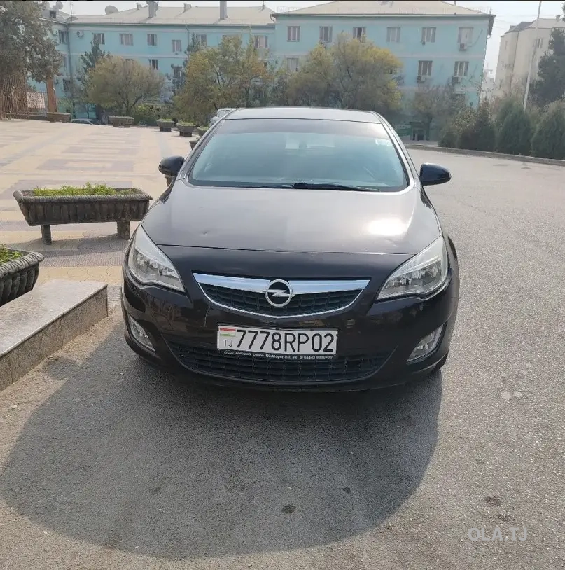 Opel Astra J,  2011