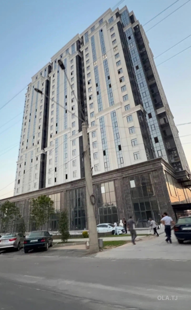 4 комнатная квартира, 3, 200 м²