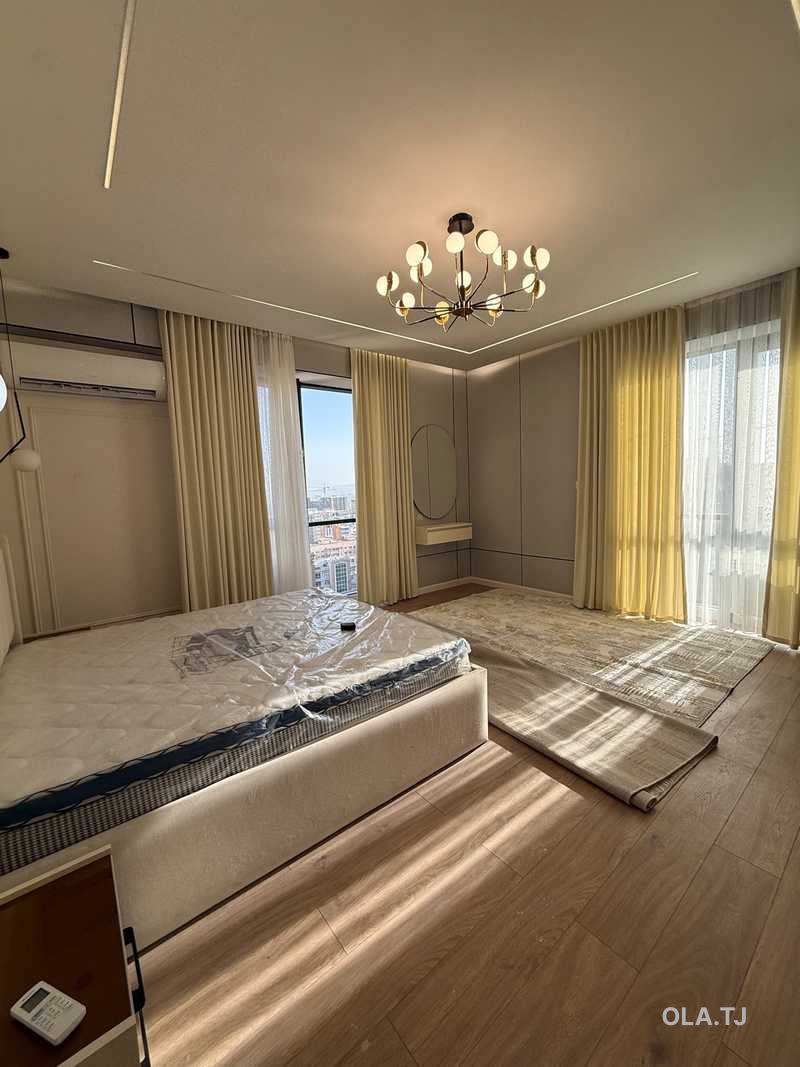 3 комнатная квартира, 17 этаж, 130 м²