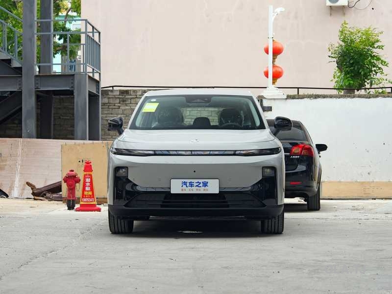 Leapmotor B10,  2025