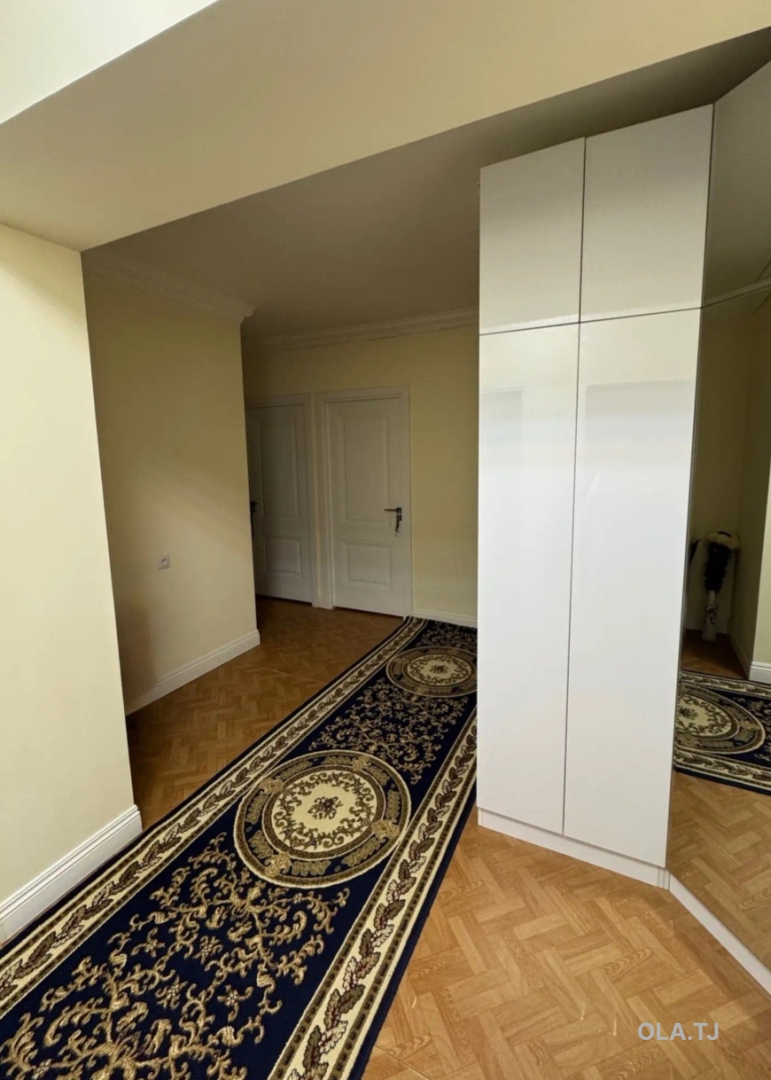 4 комнатная квартира, 1, 75 м²