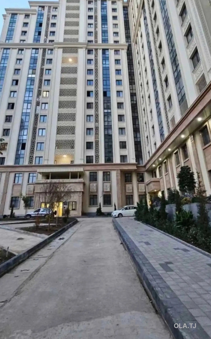 4 комнатная квартира, 14, 142 м²