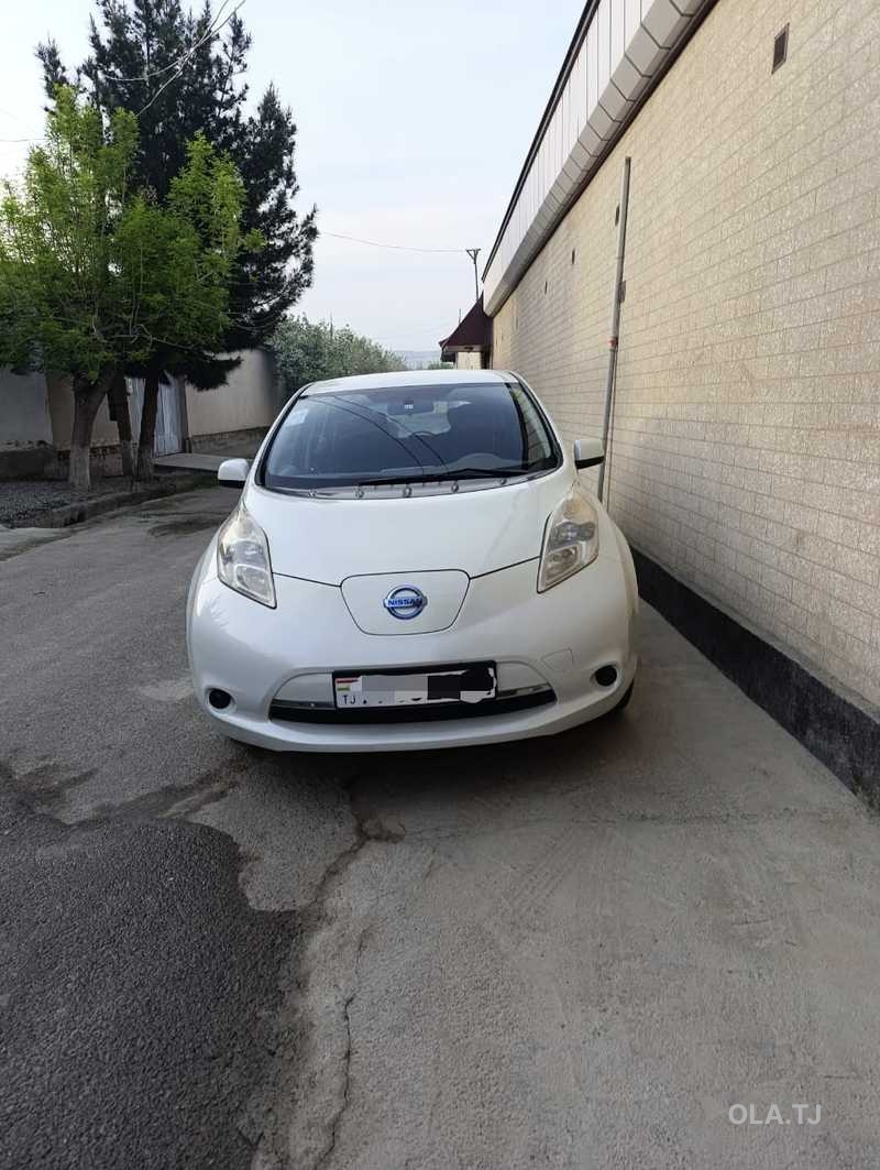Nissan Leaf,  2011