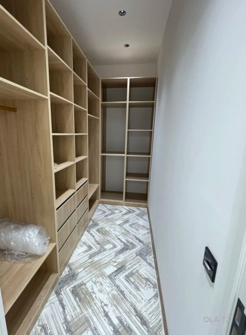 4 комнатная квартира, 14, 218 м²