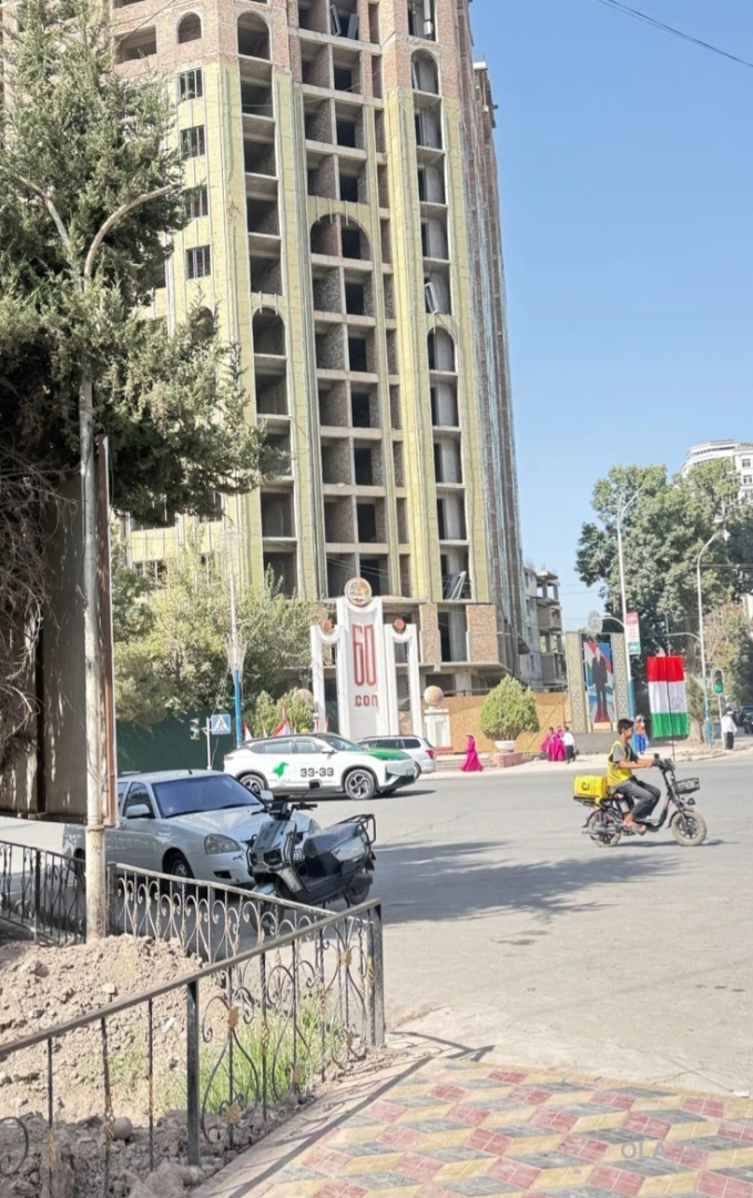 4 комнатная квартира, 3, 180 м²